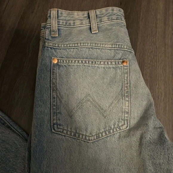 Wrangler Light Blue Women's Straight-Leg Jeans - Picture 3 of 8